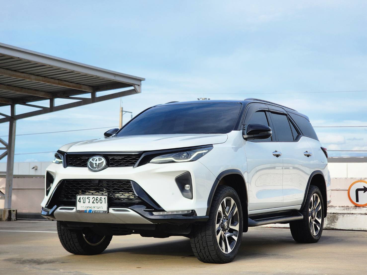 Toyota Fortuner 2.4 Leader G ปี 2022 จดทะเบียนปี 2023