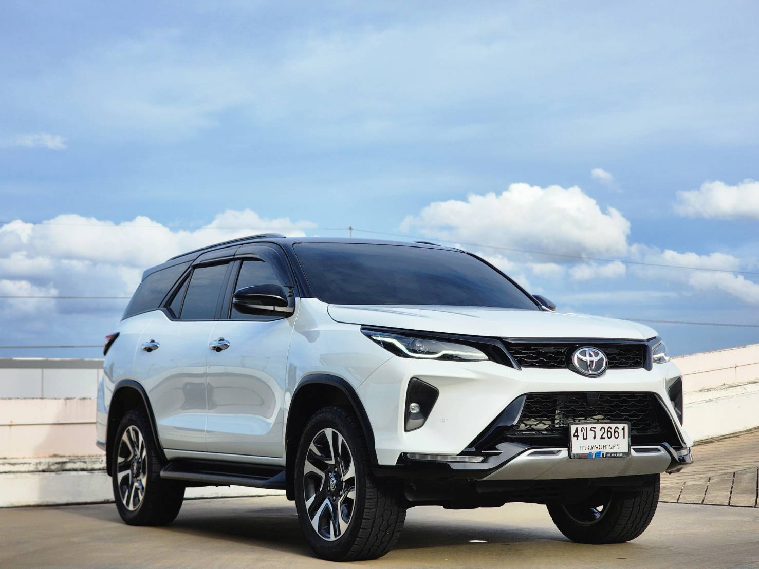 Toyota Fortuner 2.4 Leader G ปี 2022 จดทะเบียนปี 2023 - Image 4