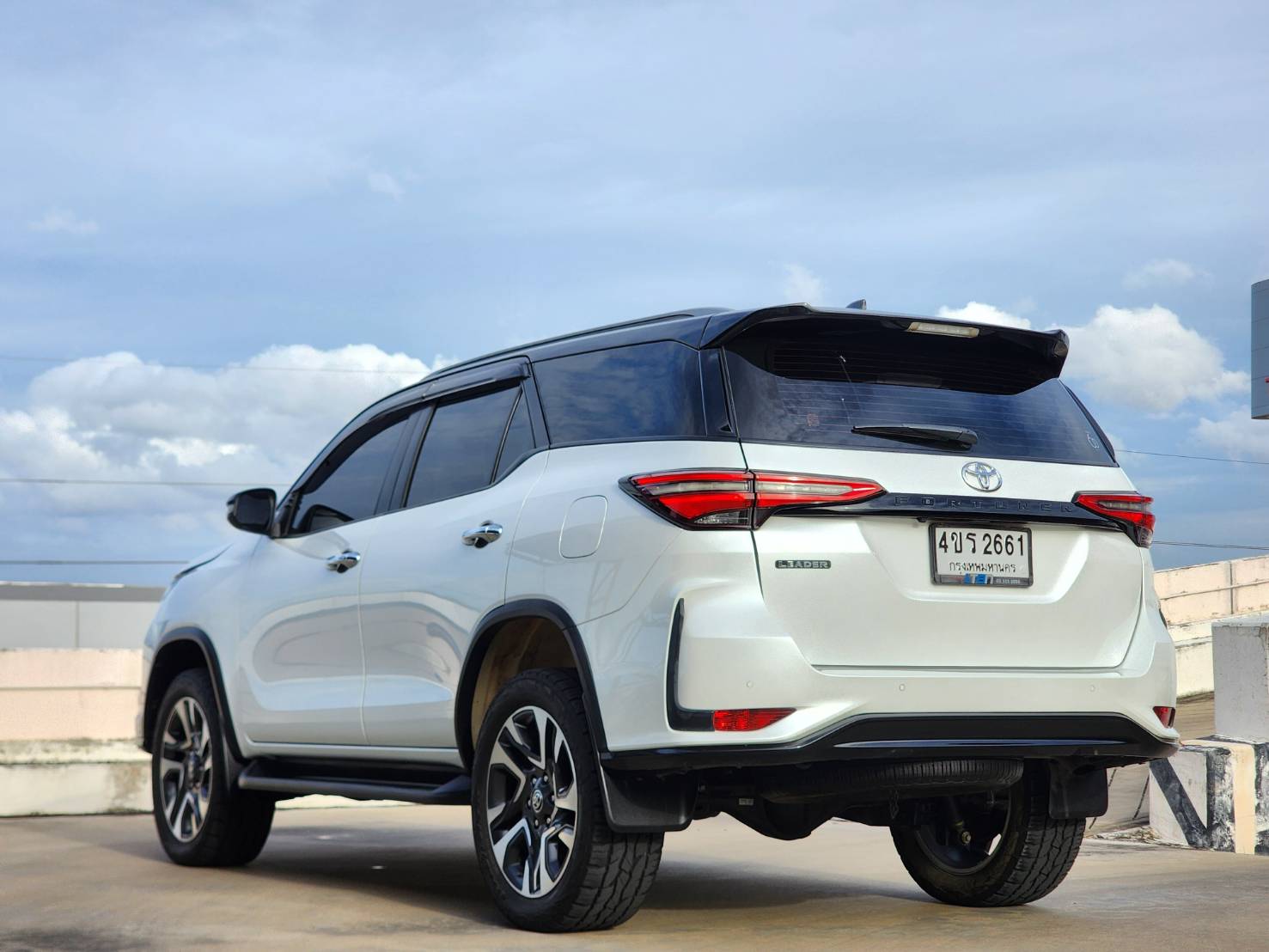 Toyota Fortuner 2.4 Leader G ปี 2022 จดทะเบียนปี 2023 - Image 7