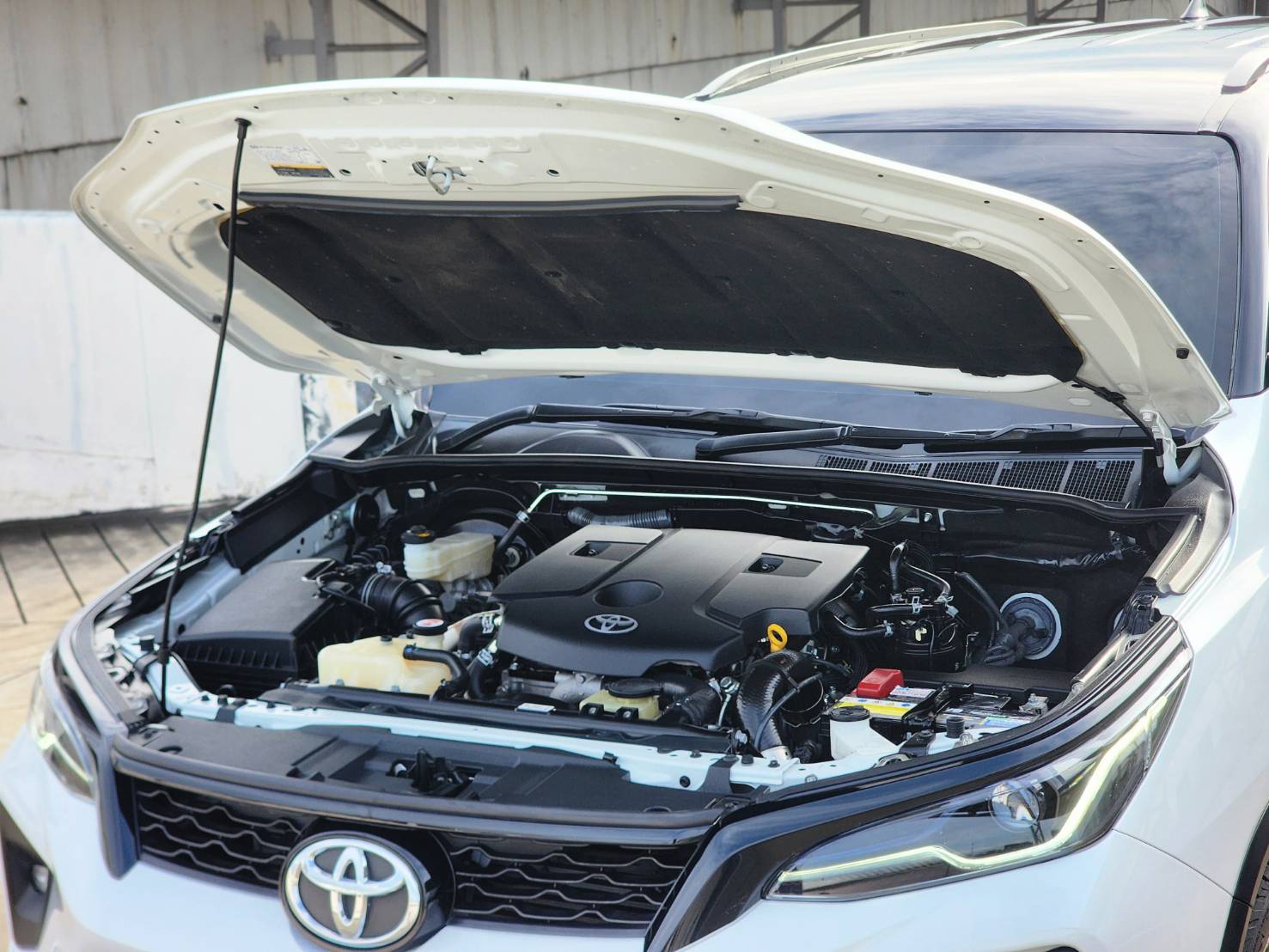 Toyota Fortuner 2.4 Leader G ปี 2022 จดทะเบียนปี 2023 - Image 17