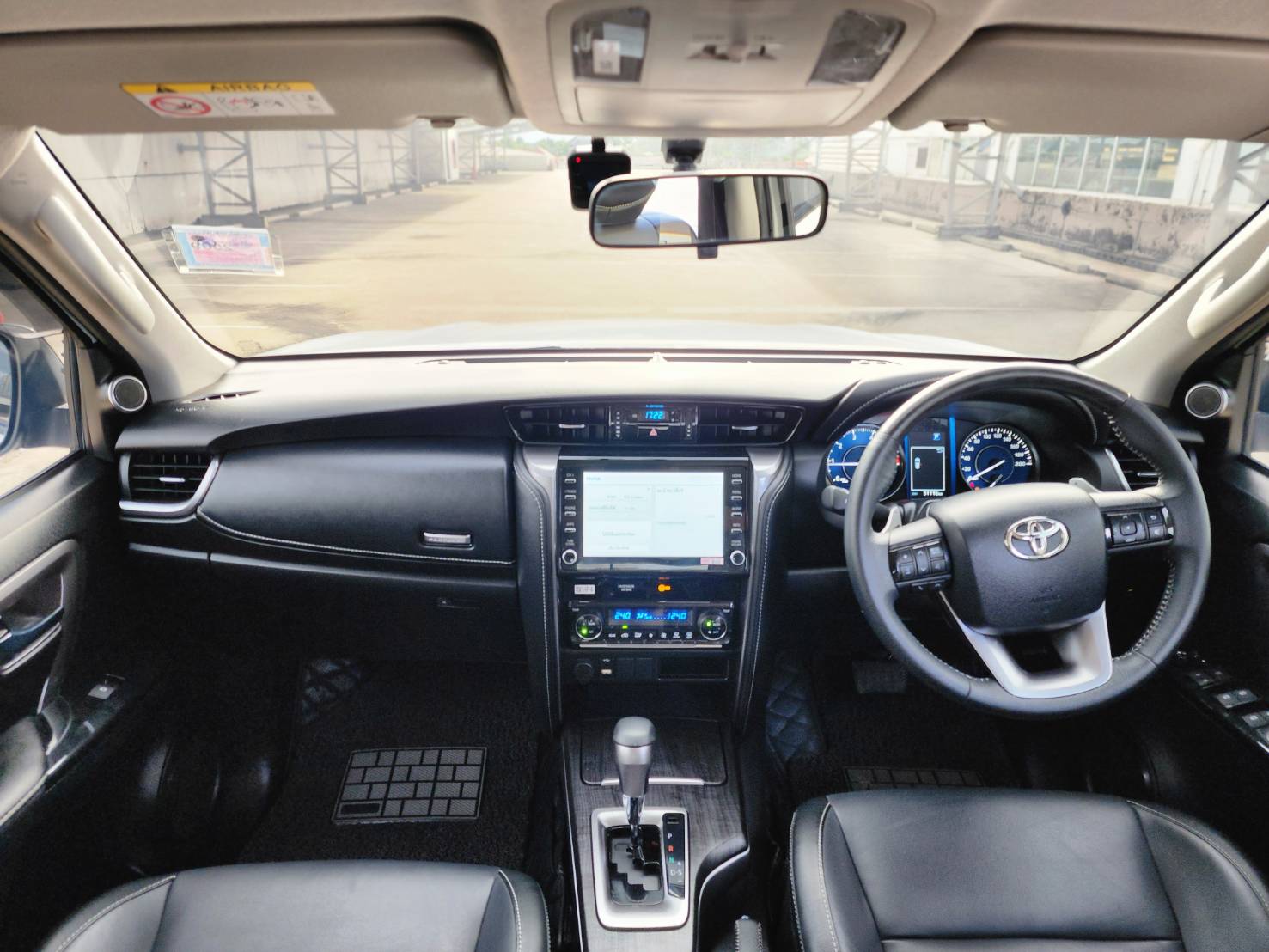 Toyota Fortuner 2.4 Leader G ปี 2022 จดทะเบียนปี 2023 - Image 12