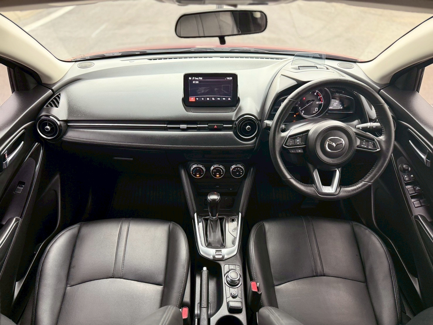Mazda 2 1.3Hatchback High Connect ปี 2018 - Image 11