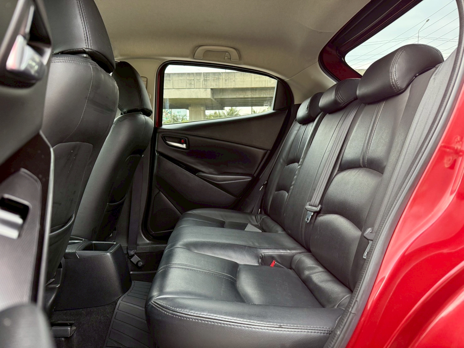 Mazda 2 1.3Hatchback High Connect ปี 2018 - Image 10