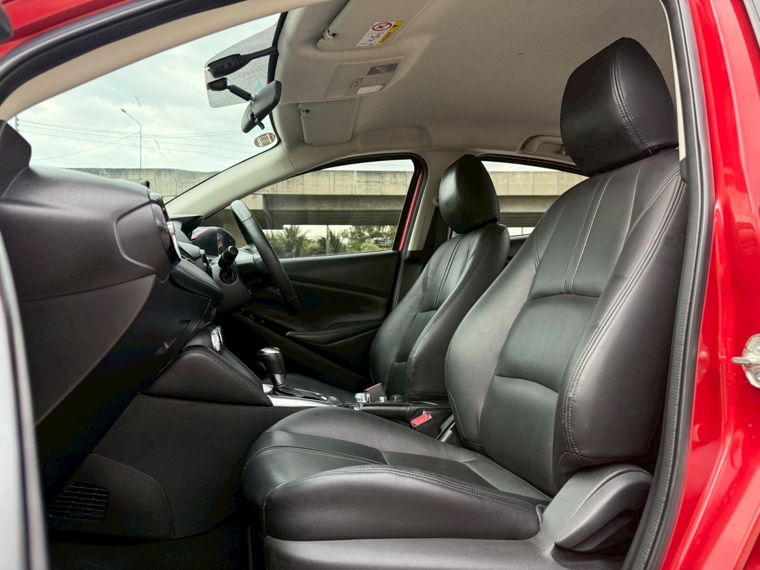 Mazda 2 1.3Hatchback High Connect ปี 2018 - Image 9