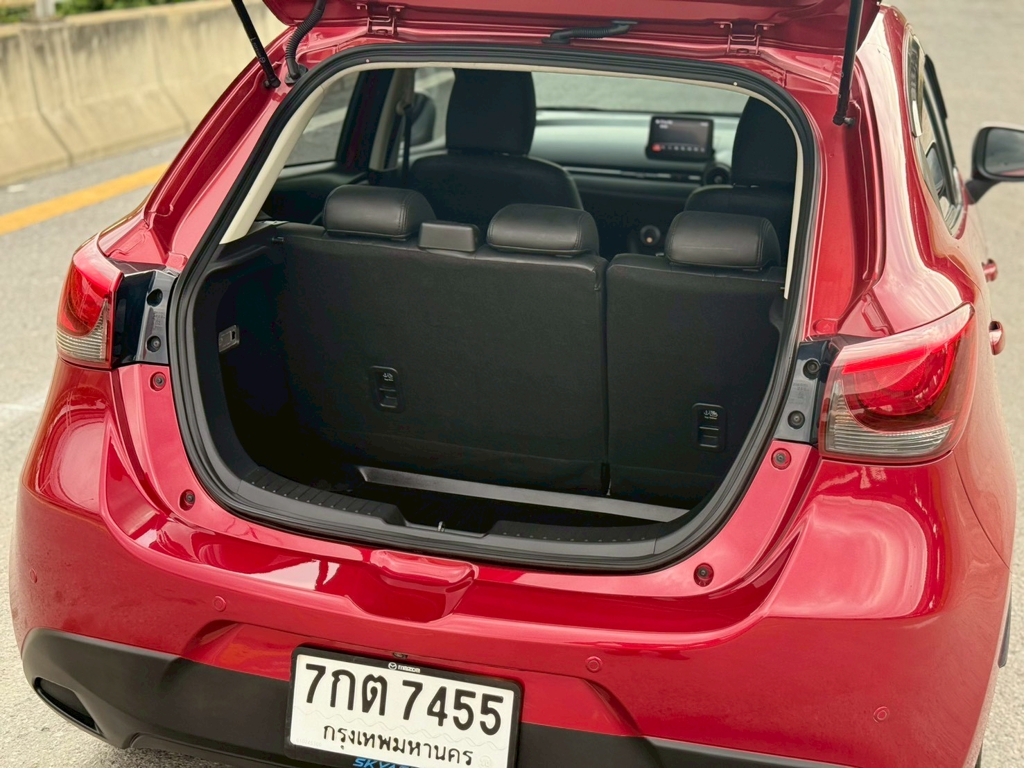 Mazda 2 1.3Hatchback High Connect ปี 2018 - Image 17