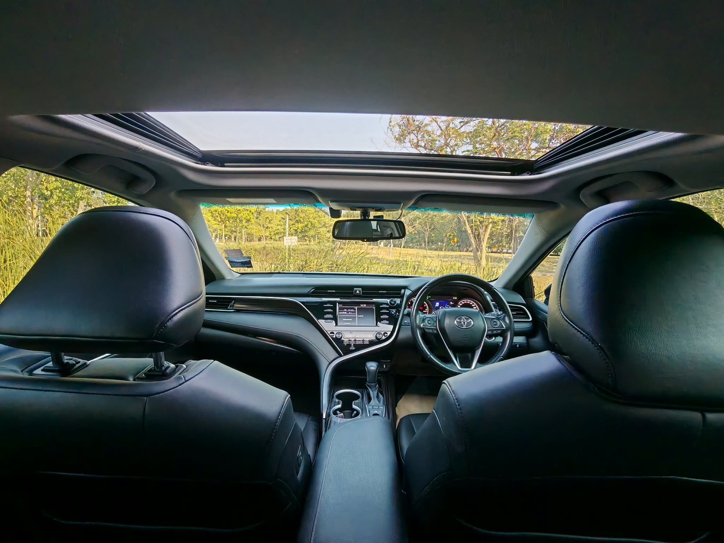 TOYOTA Camry 2.5 G ปี 2018 จด 2019 - Image 12