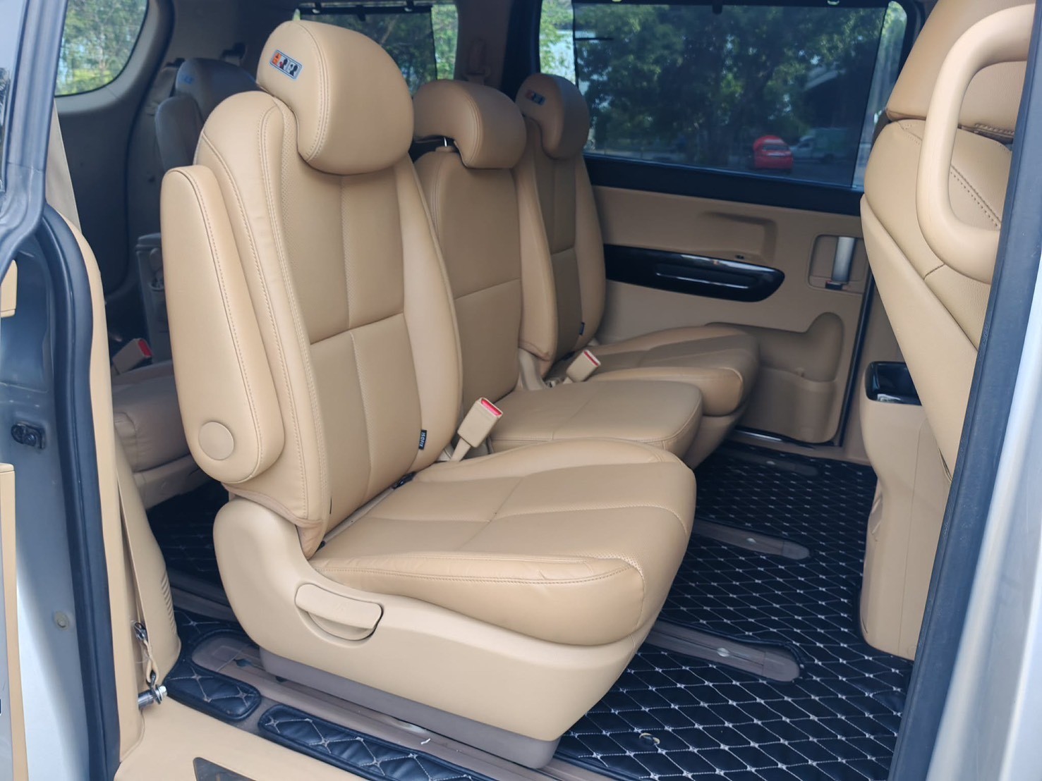 KIA GRAND CARNIVAL 2.2 EX TOP A/T ปี 2017 - Image 9