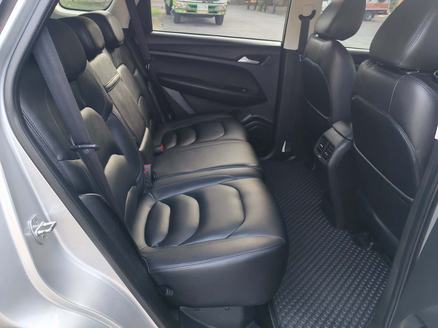 Chevrolet Captiva 1.5 Turbo LS ปี 2019 จด 2020 - Image 8