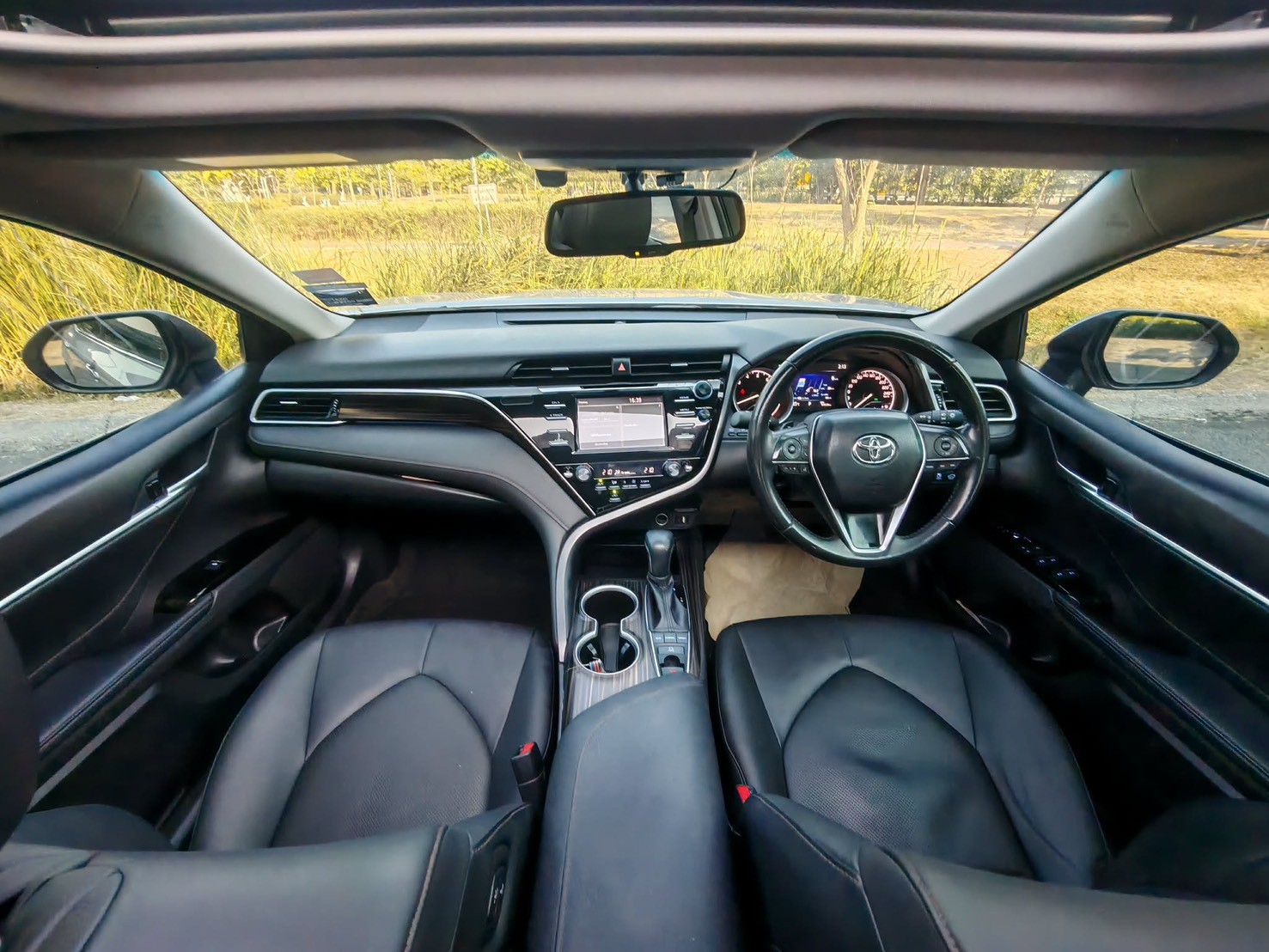 TOYOTA Camry 2.5 G ปี 2018 จด 2019 - Image 13