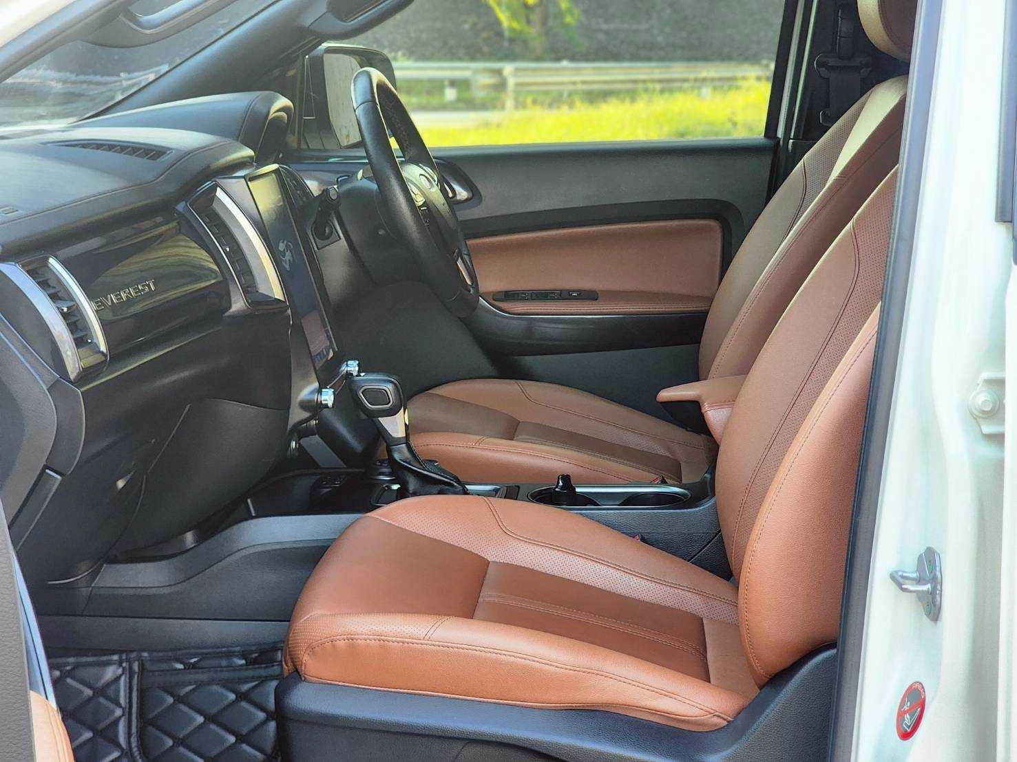 FORD EVEREST 2.0 BI-TURBO 4WD TITANIUM PLUS TOP A/T ปี 2022 - Image 9