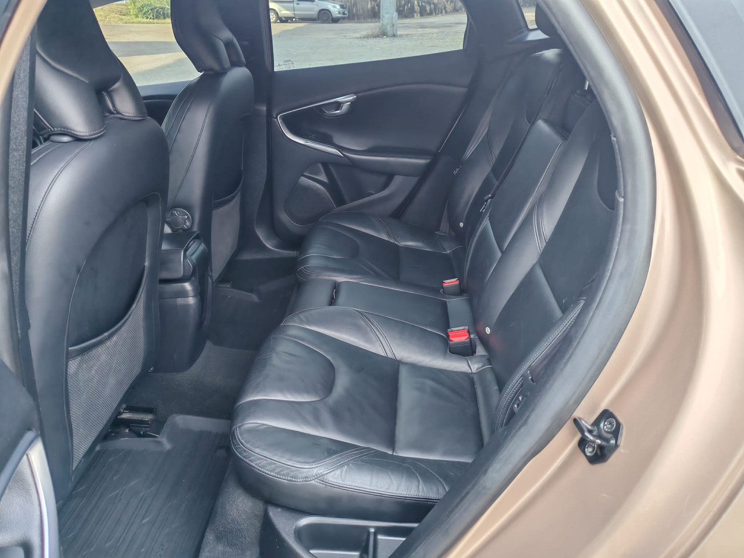 Volvo V40 T5 (Facelift) ปี 2013 จด 2014 - Image 11