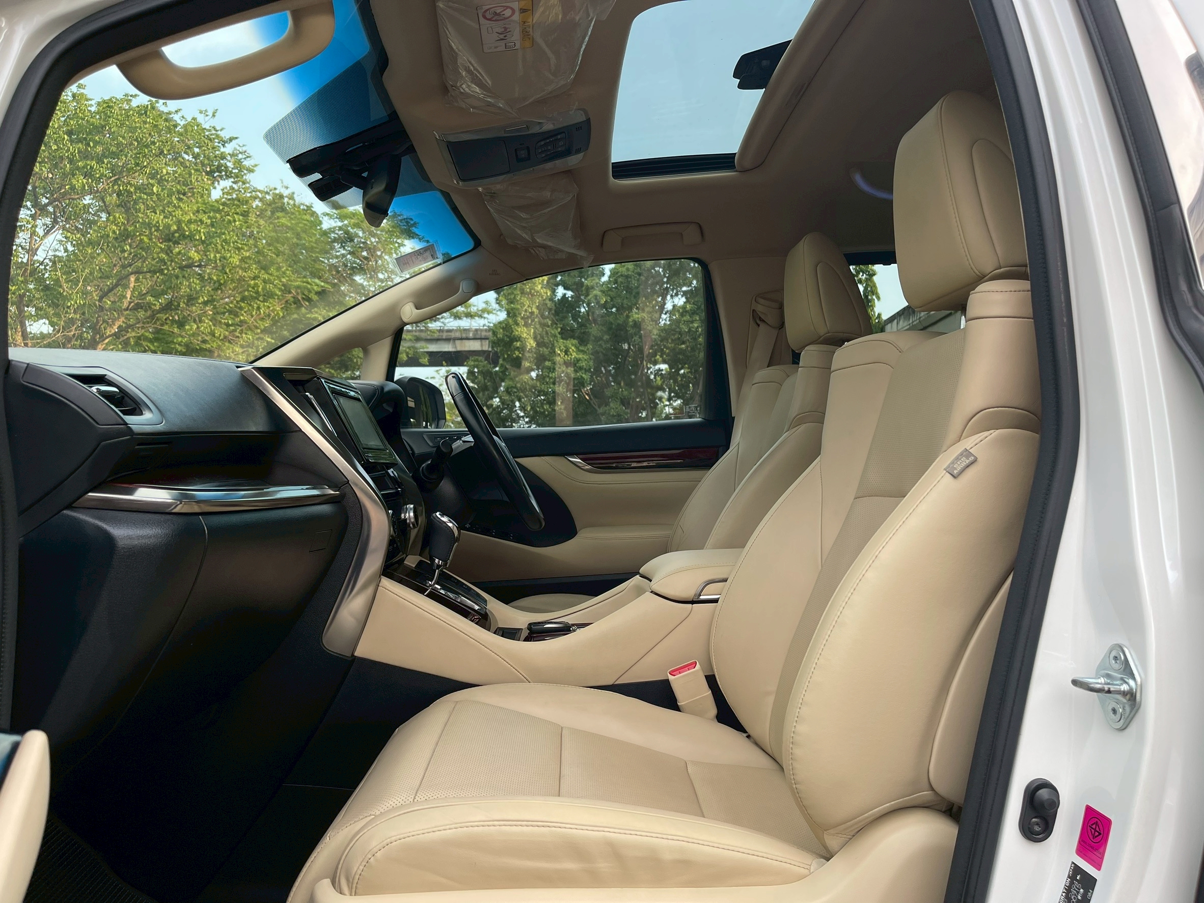 Toyota Alphard 2.5 Hybrid E-Four SRC TOP ปี 2016 จด 2017 - Image 10