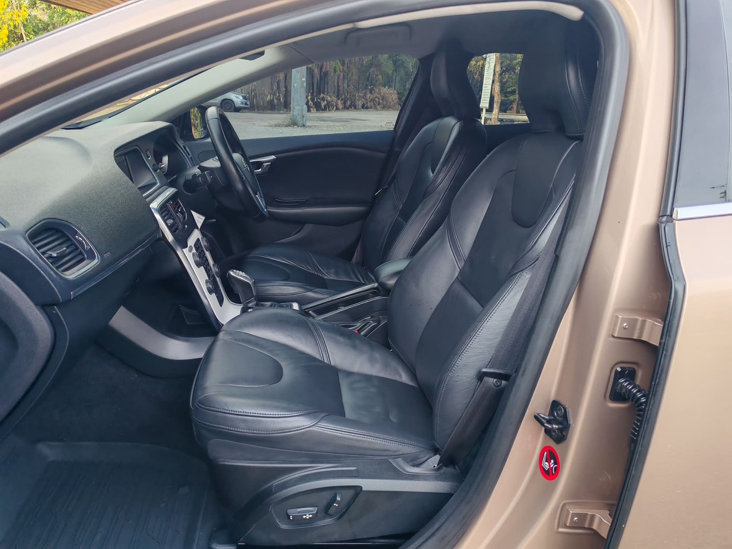 Volvo V40 T5 (Facelift) ปี 2013 จด 2014 - Image 10
