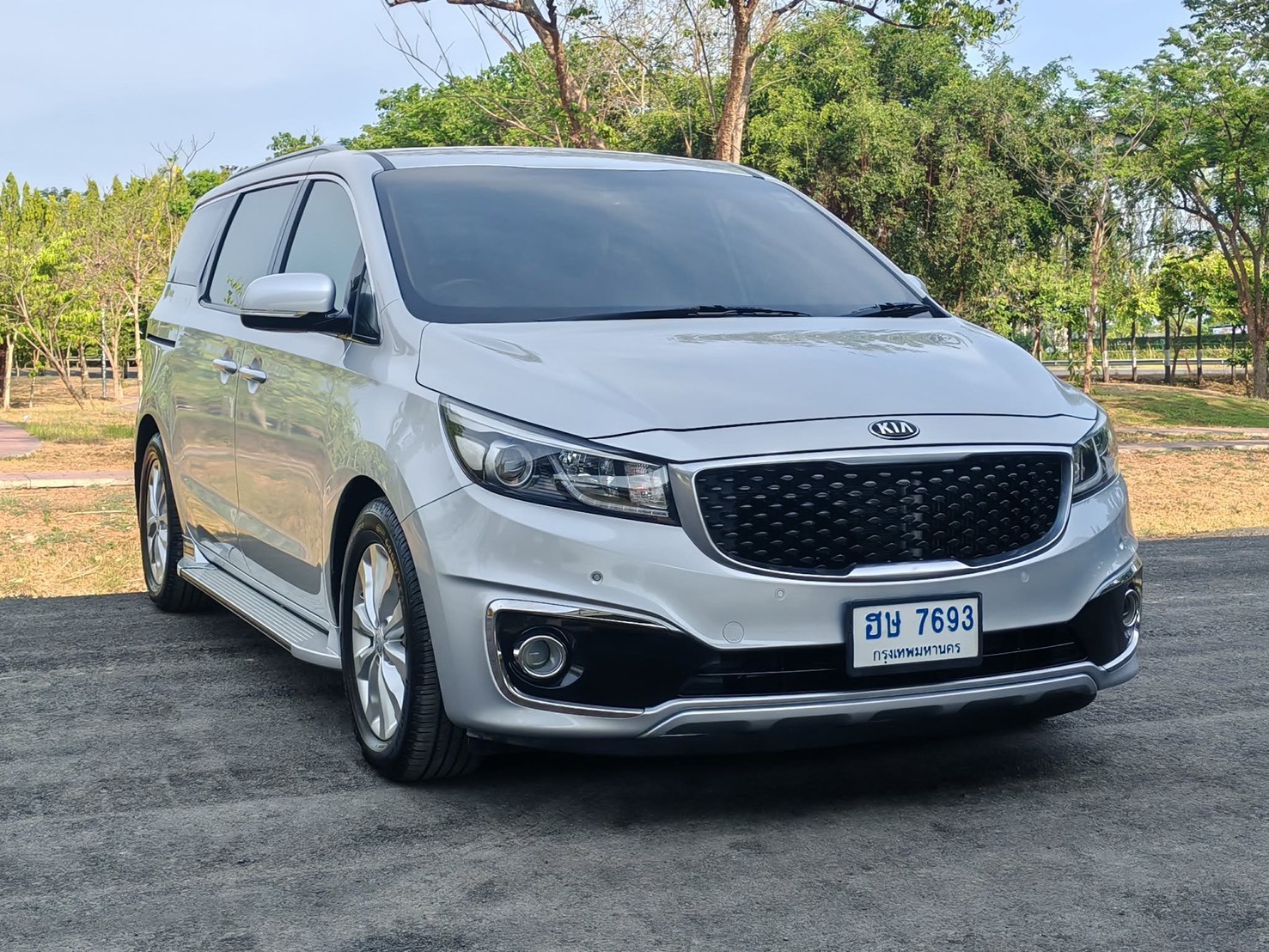 KIA GRAND CARNIVAL 2.2 EX TOP A/T ปี 2017 - Image 4