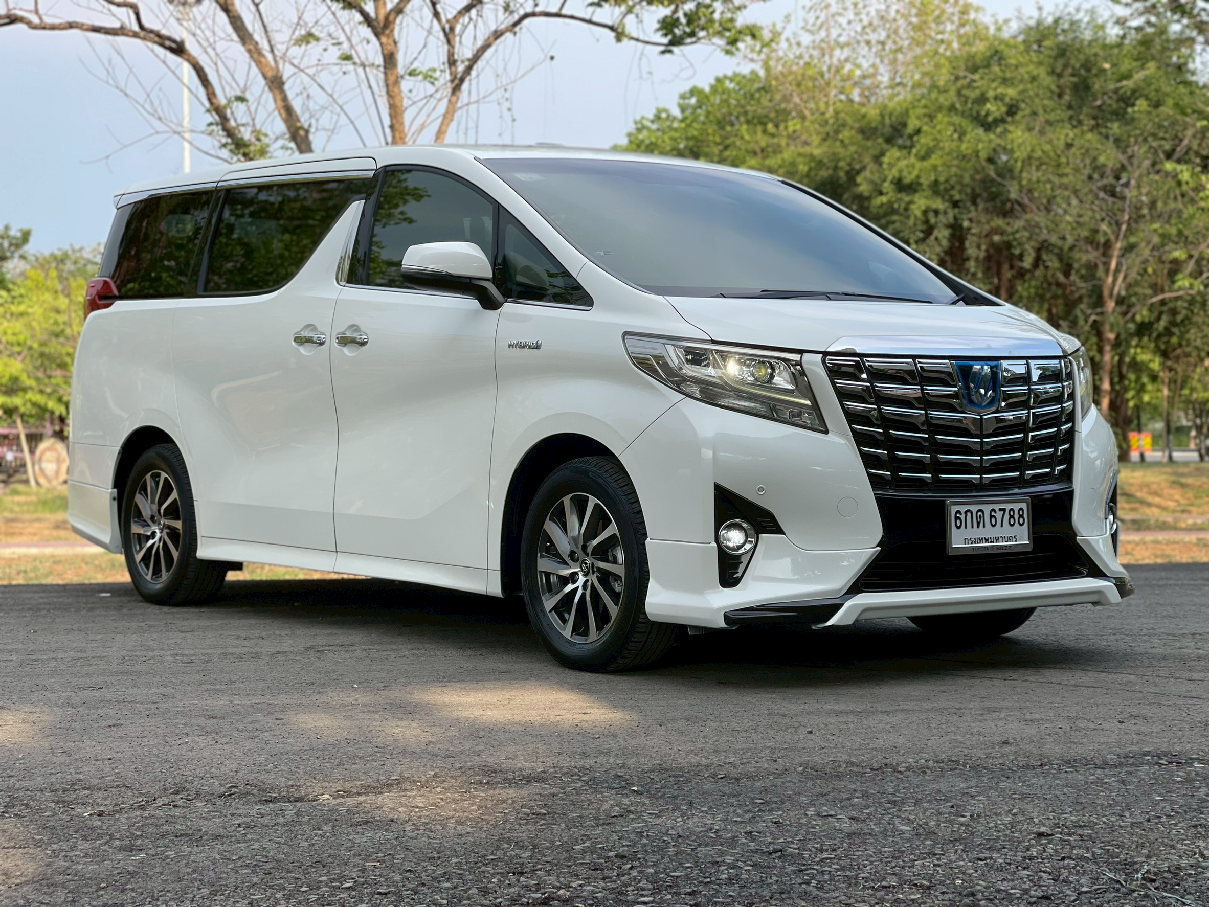 Toyota Alphard 2.5 Hybrid E-Four SRC TOP ปี 2016 จด 2017 - Image 4
