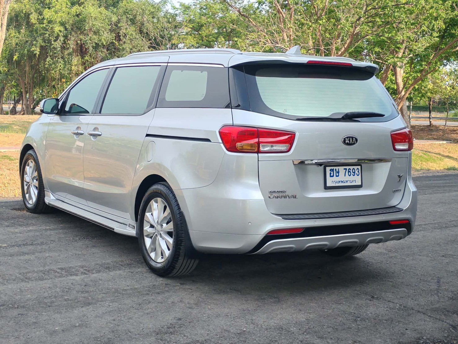 KIA GRAND CARNIVAL 2.2 EX TOP A/T ปี 2017 - Image 7