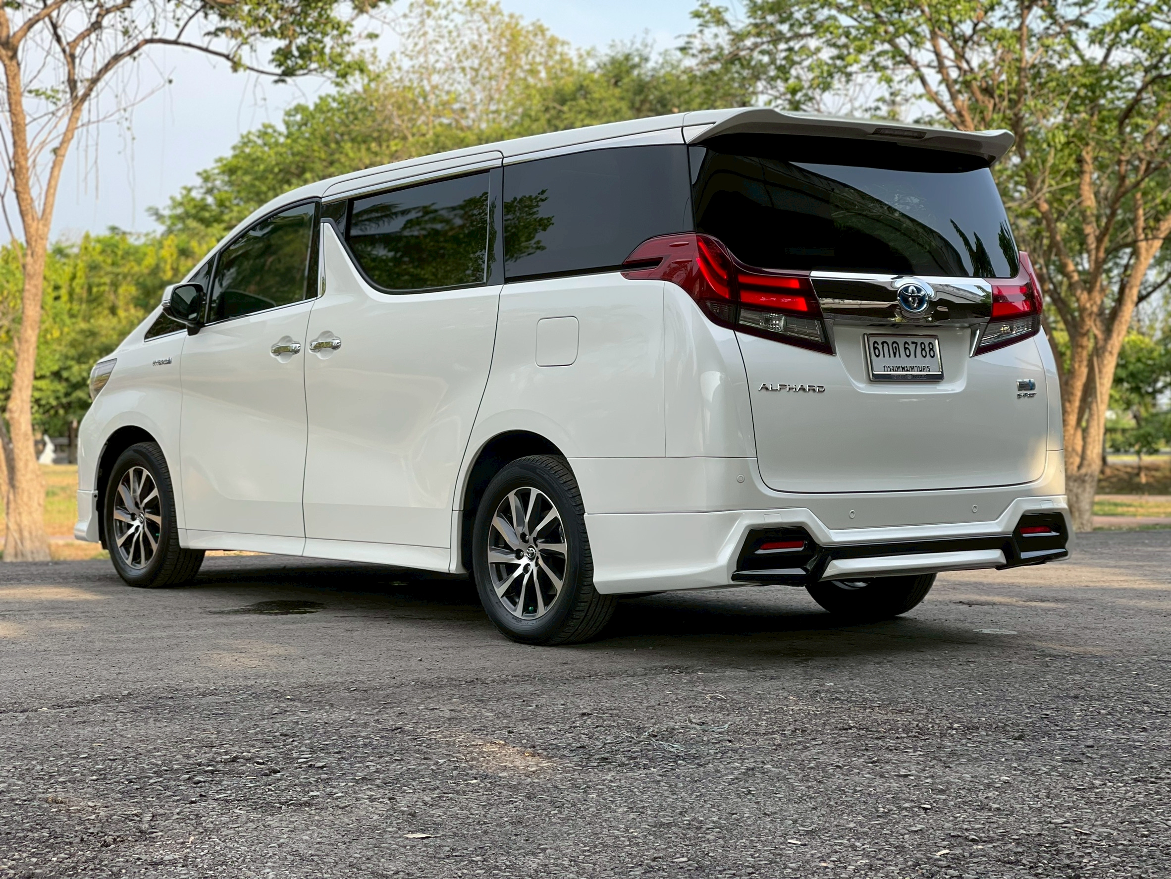 Toyota Alphard 2.5 Hybrid E-Four SRC TOP ปี 2016 จด 2017 - Image 7