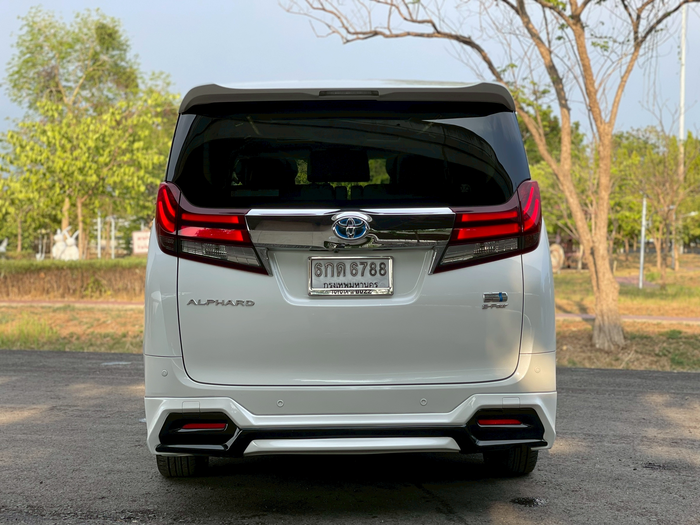 Toyota Alphard 2.5 Hybrid E-Four SRC TOP ปี 2016 จด 2017 - Image 6