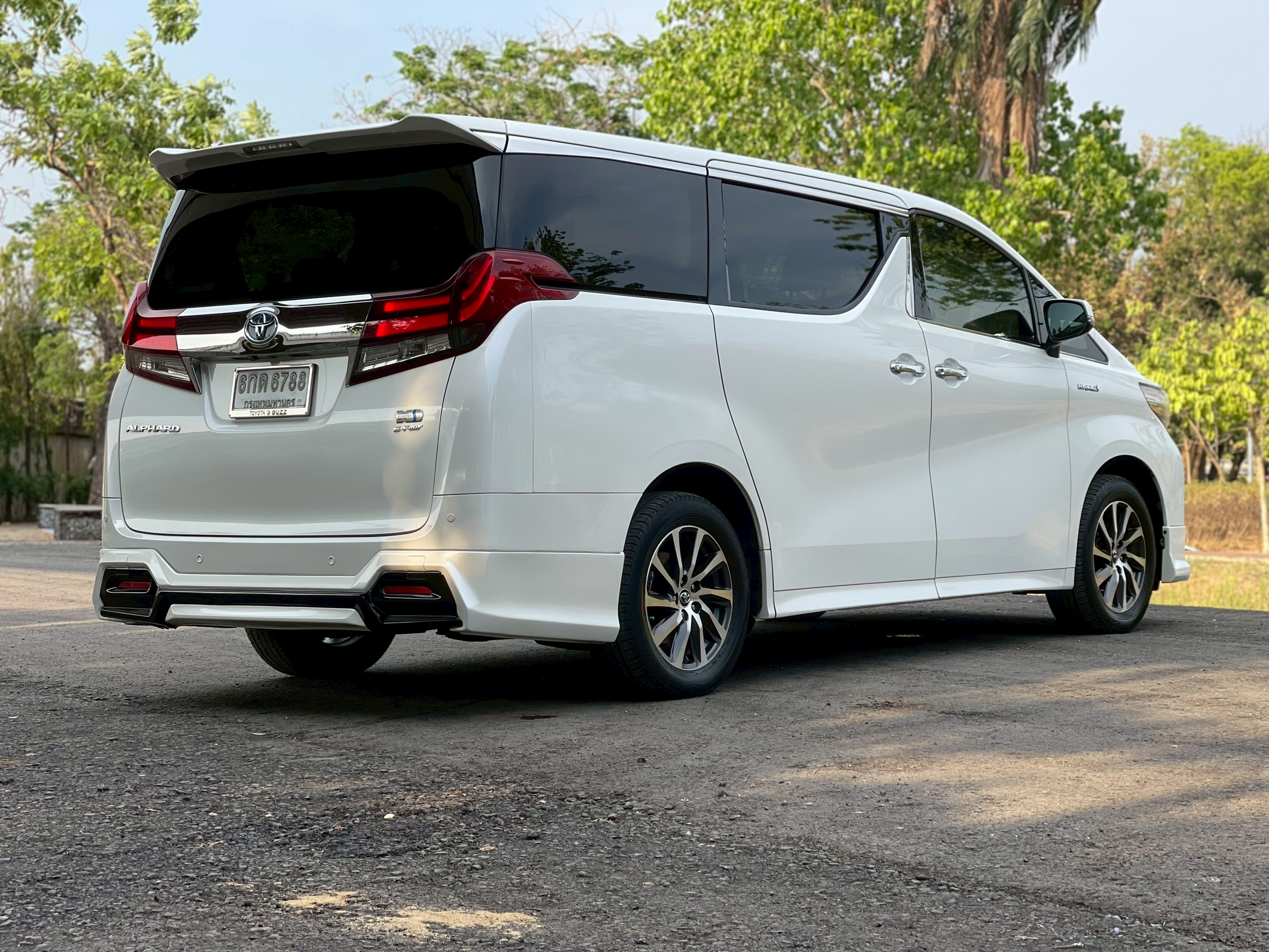 Toyota Alphard 2.5 Hybrid E-Four SRC TOP ปี 2016 จด 2017 - Image 5