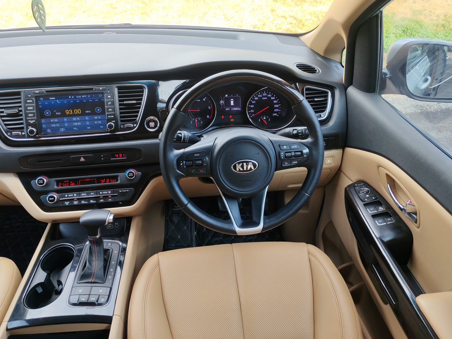KIA GRAND CARNIVAL 2.2 EX TOP A/T ปี 2017 - Image 14