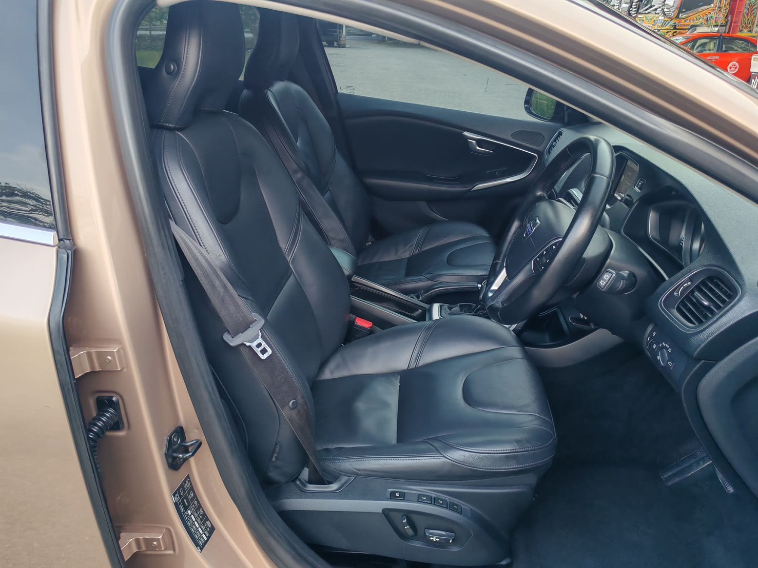 Volvo V40 T5 (Facelift) ปี 2013 จด 2014 - Image 8