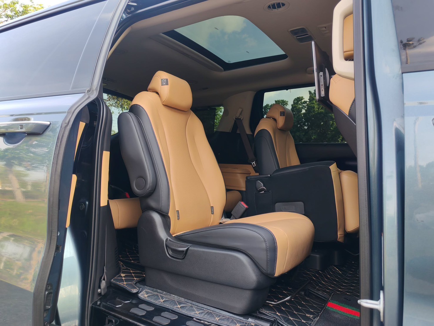 KIA GRAND CARNIVAL 2.2 SXL TOP ปี 2022 - Image 9