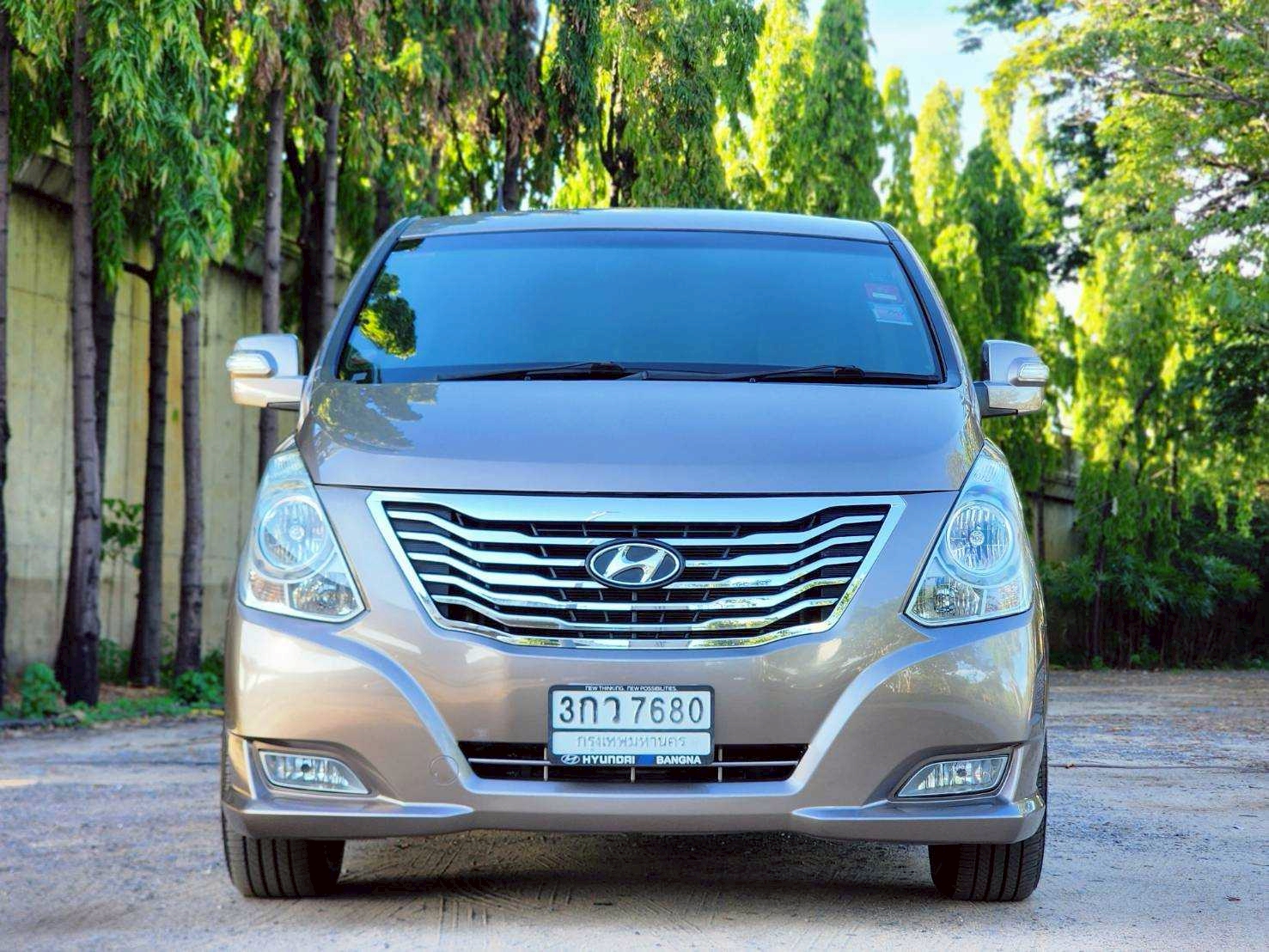 HYUNDAI GRAND STAREX 2.5 PREMIUM ปี 2013 จด 2014 - Image 2