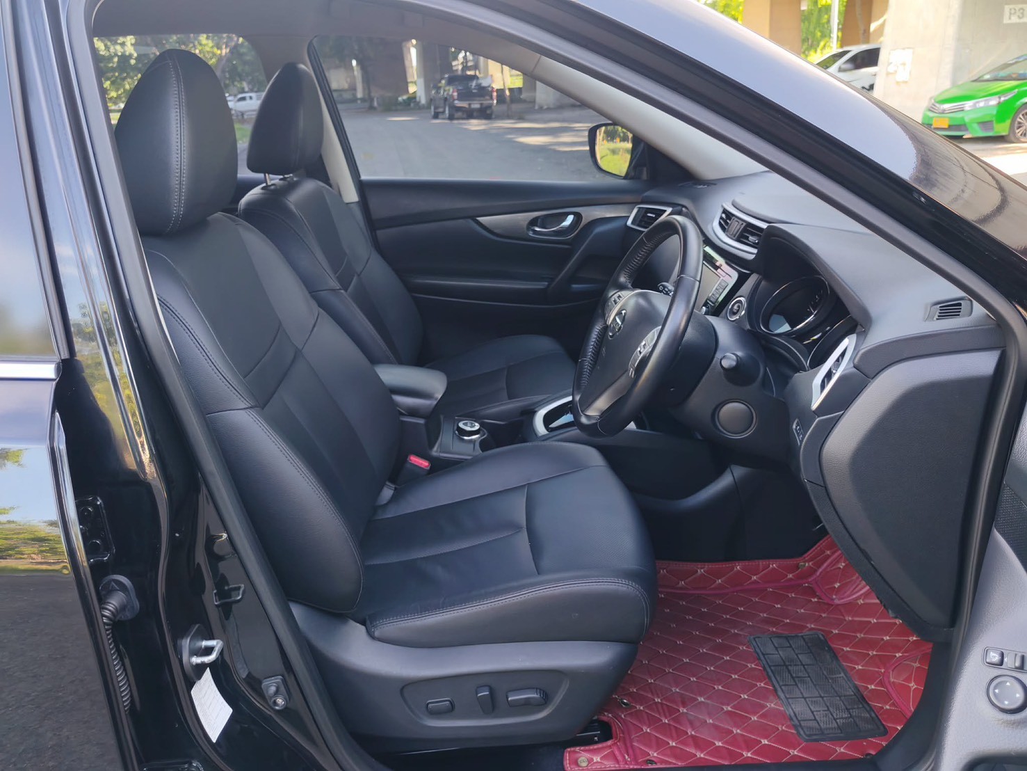 NISSAN X-TRAIL 2.0 V HYBRID 4X4 ปี 2017 - Image 8