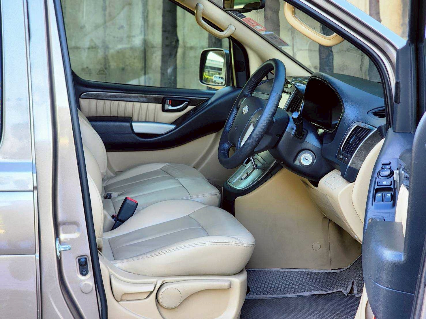 HYUNDAI GRAND STAREX 2.5 PREMIUM ปี 2013 จด 2014 - Image 7