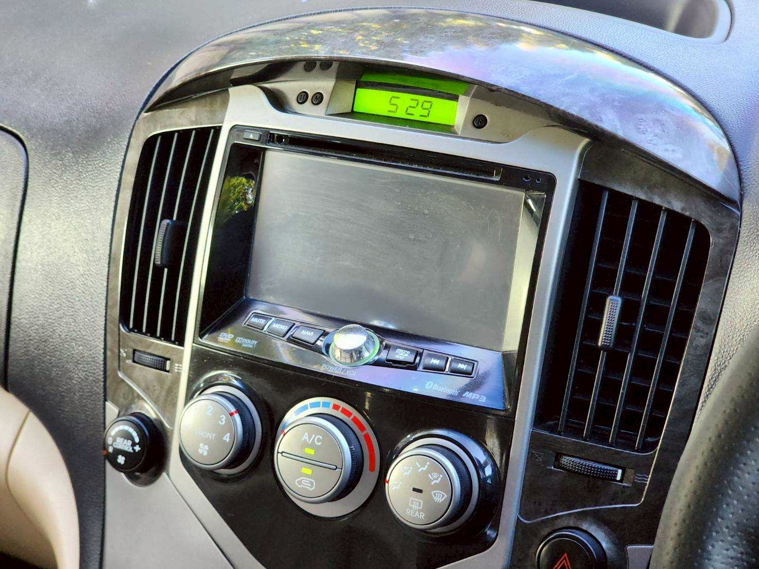 HYUNDAI GRAND STAREX 2.5 PREMIUM ปี 2013 จด 2014 - Image 9