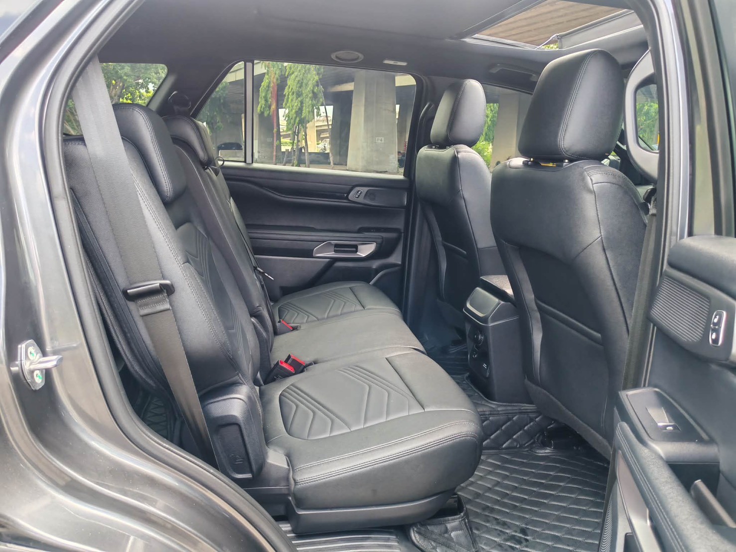 Ford Everest Next Gen 2.0 Bi-Turbo Titanium Plus 10AT 4WD ปี2022 - Image 9