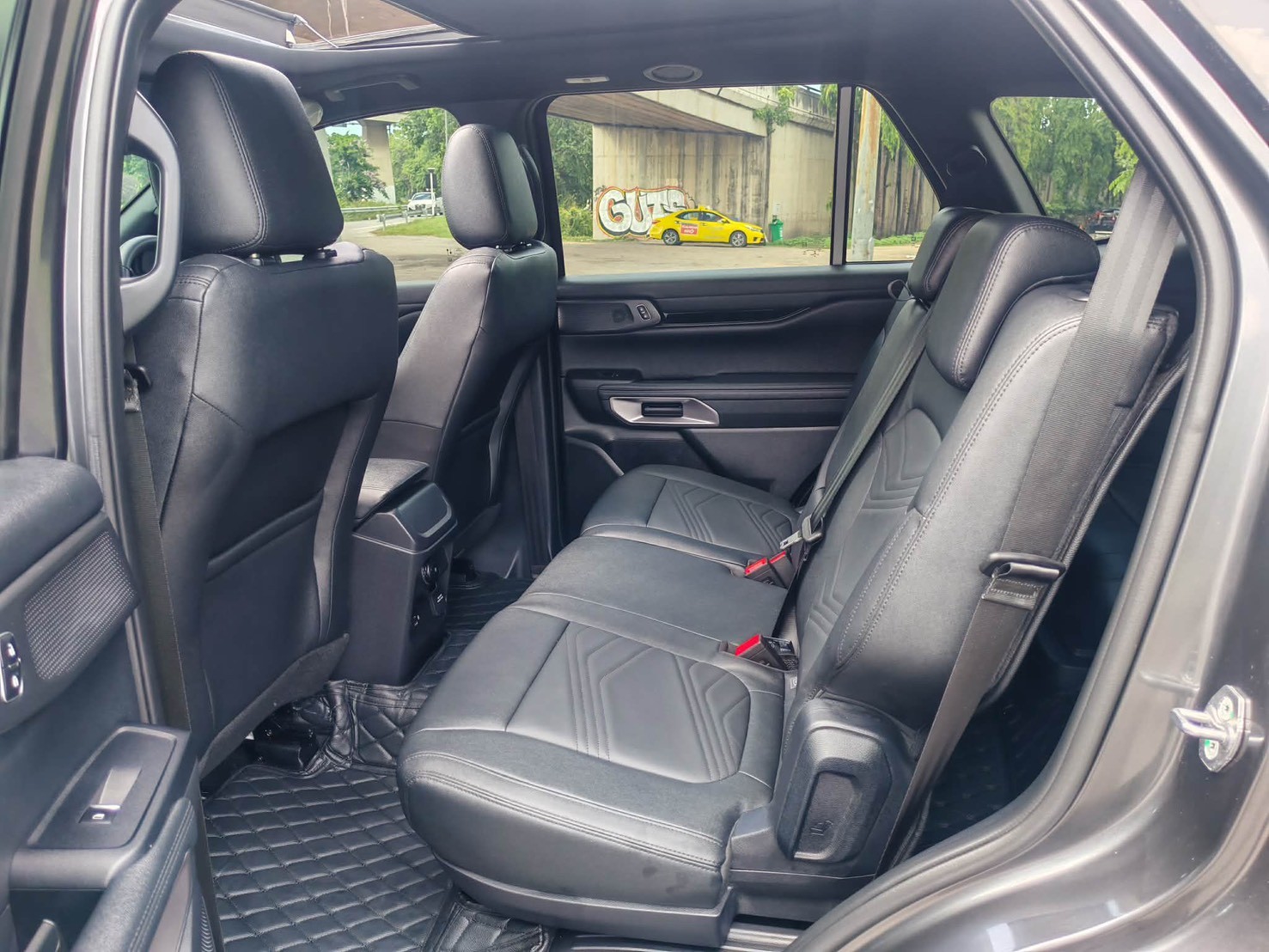 Ford Everest Next Gen 2.0 Bi-Turbo Titanium Plus 10AT 4WD ปี2022 - Image 11