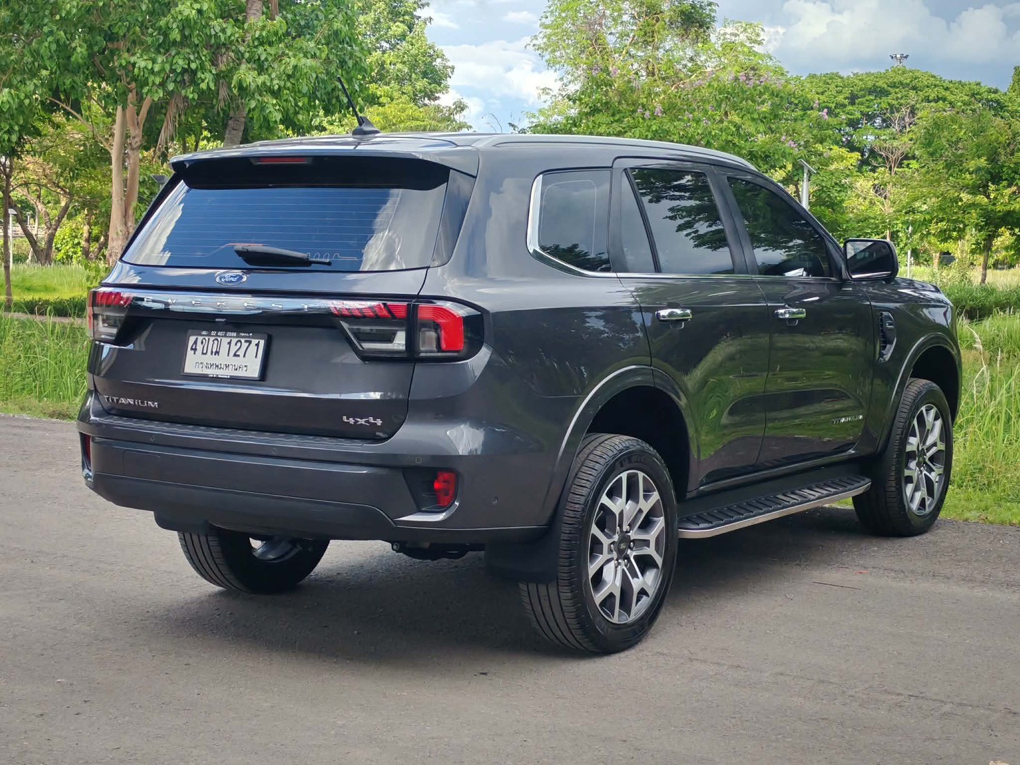 Ford Everest Next Gen 2.0 Bi-Turbo Titanium Plus 10AT 4WD ปี2022 - Image 7