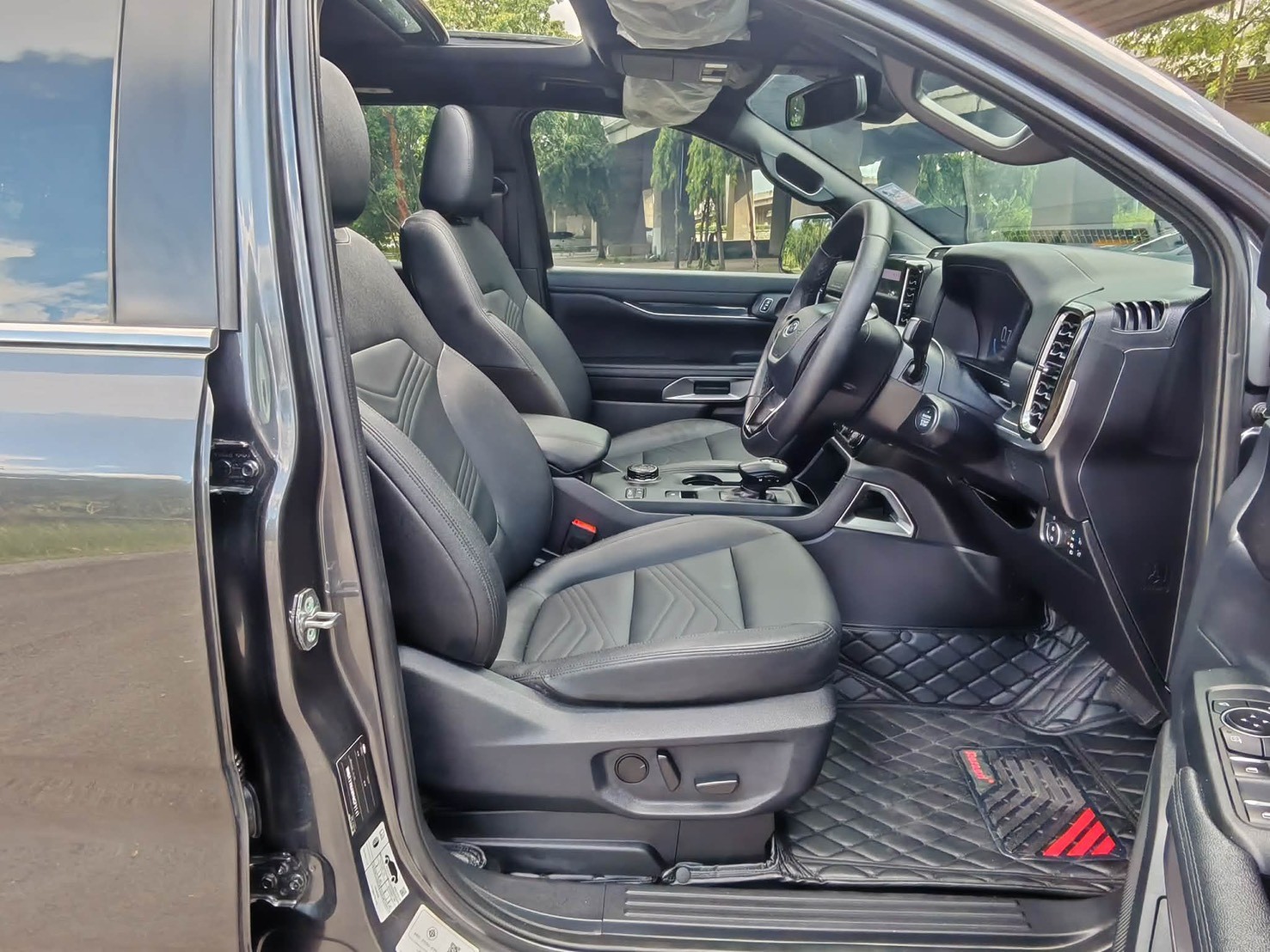 Ford Everest Next Gen 2.0 Bi-Turbo Titanium Plus 10AT 4WD ปี2022 - Image 8