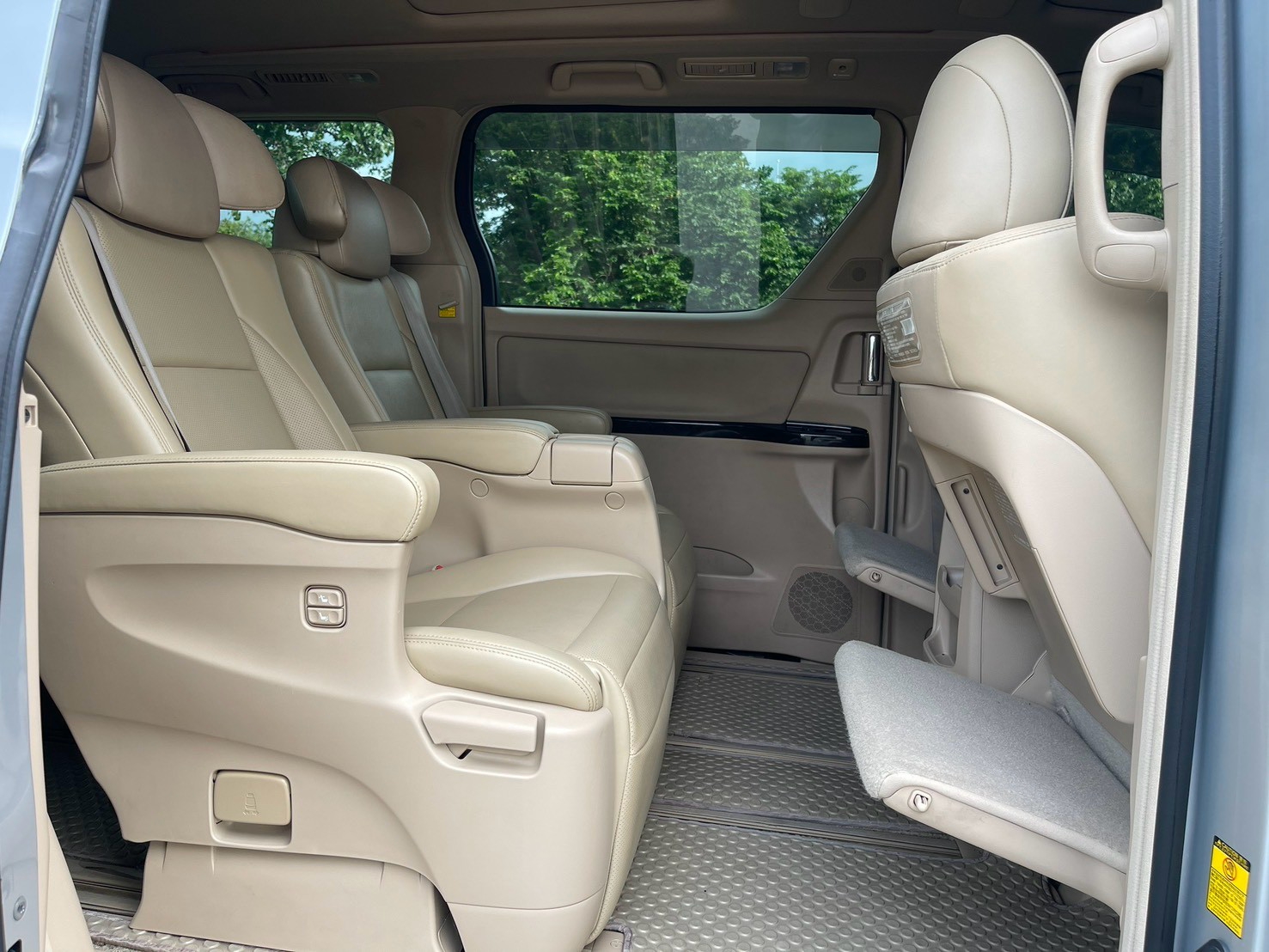 TOYOTA ALPHARD 2.4 Hybrid MNC ปี 2013 - Image 9