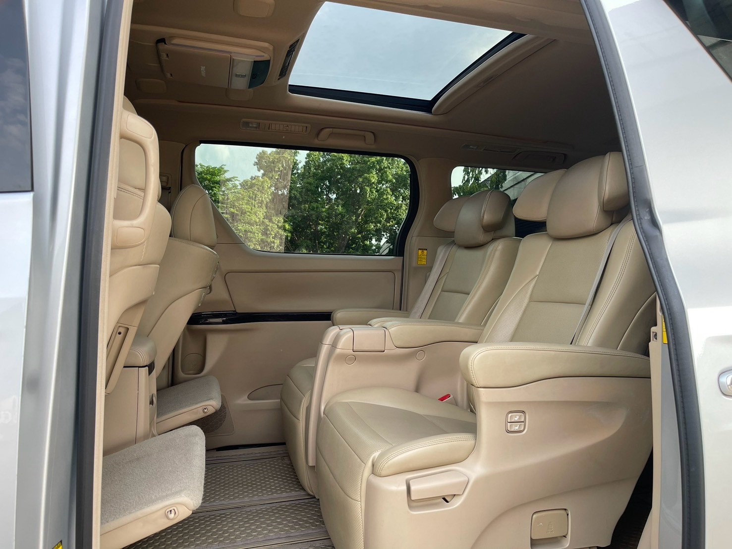 TOYOTA ALPHARD 2.4 Hybrid MNC ปี 2013 - Image 11
