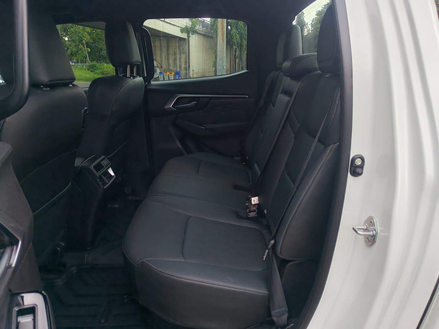 Isuzu Dmax Double Cab 3.0 M Hilander AT ปี 2024 จด 25 - Image 11