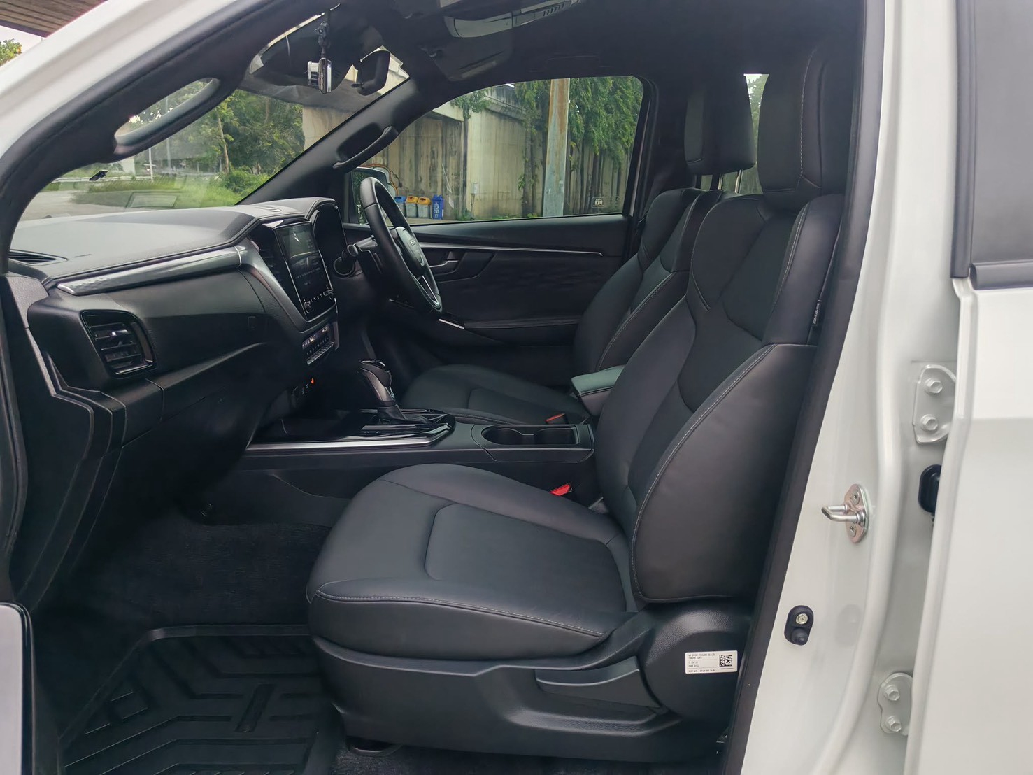 Isuzu Dmax Double Cab 3.0 M Hilander AT ปี 2024 จด 25 - Image 10