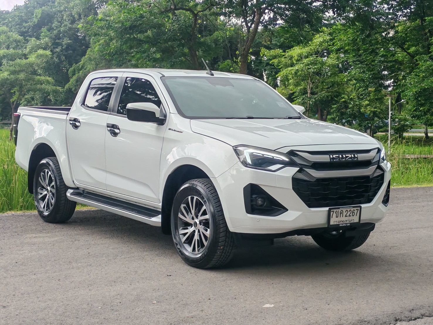 Isuzu Dmax Double Cab 3.0 M Hilander AT ปี 2024 จด 25 - Image 4