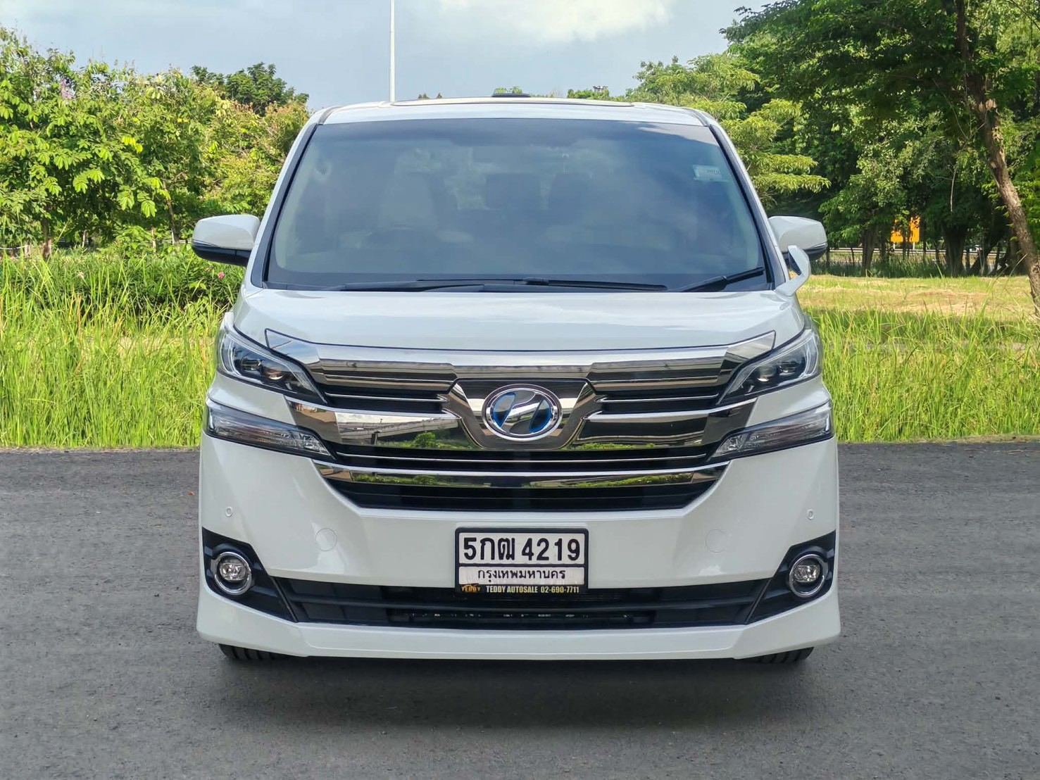 Toyota Vellfire 2.5 HEV E-FOUR ปี 2015 - Image 3