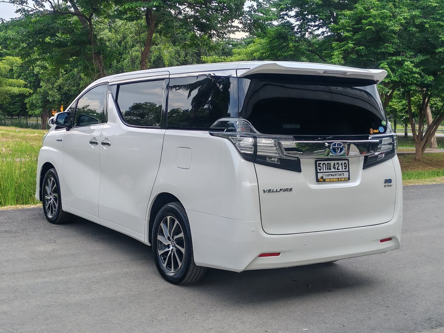 Toyota Vellfire 2.5 HEV E-FOUR ปี 2015 - Image 5