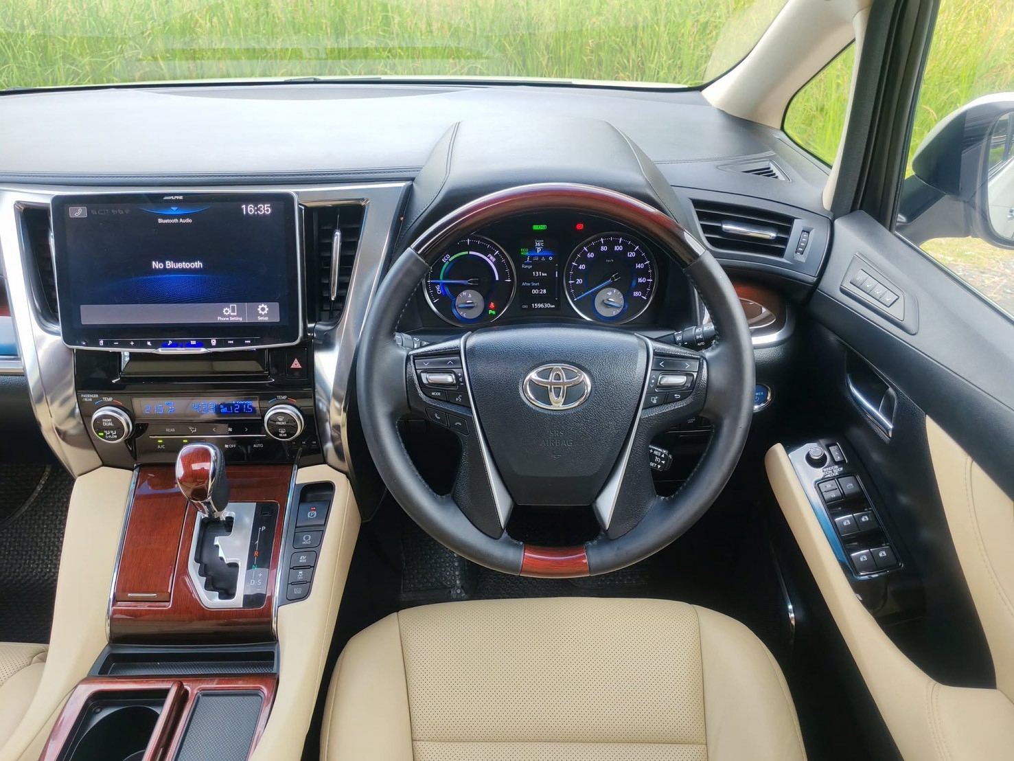 Toyota Vellfire 2.5 HEV E-FOUR ปี 2015 - Image 14