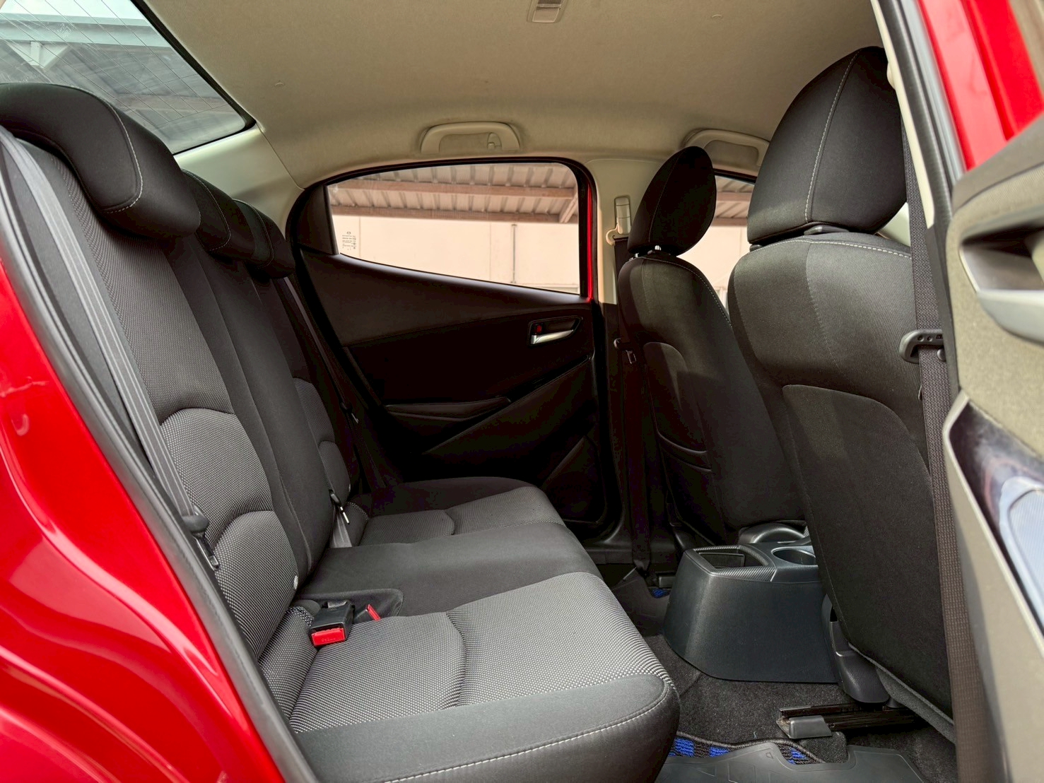 Mazda 2 1.3 Sedan High Connect ปี 2018 จดทะเบียน 2019 - Image 9