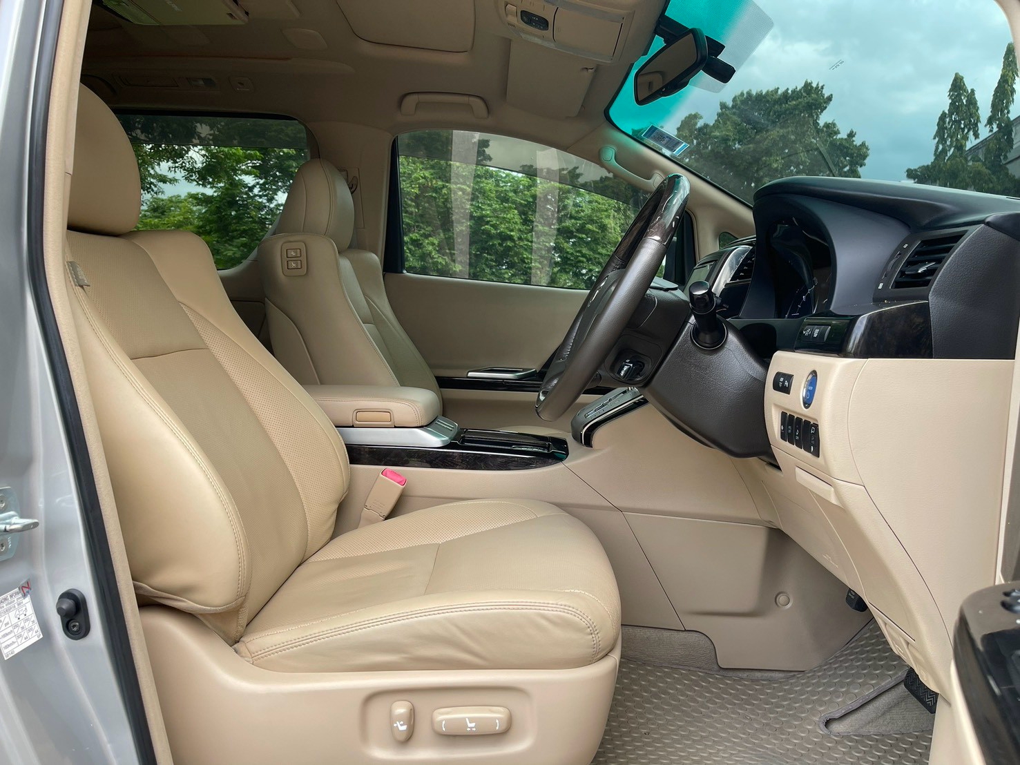 TOYOTA ALPHARD 2.4 Hybrid MNC ปี 2013 - Image 8
