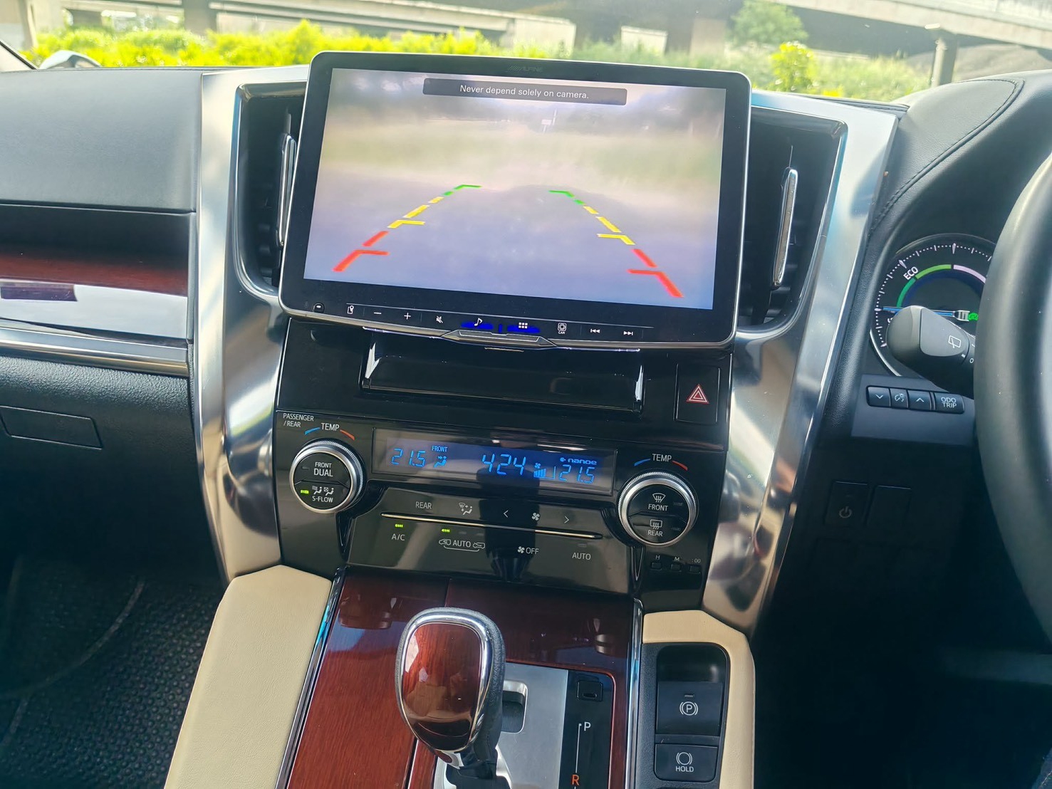 Toyota Vellfire 2.5 HEV E-FOUR ปี 2015 - Image 15