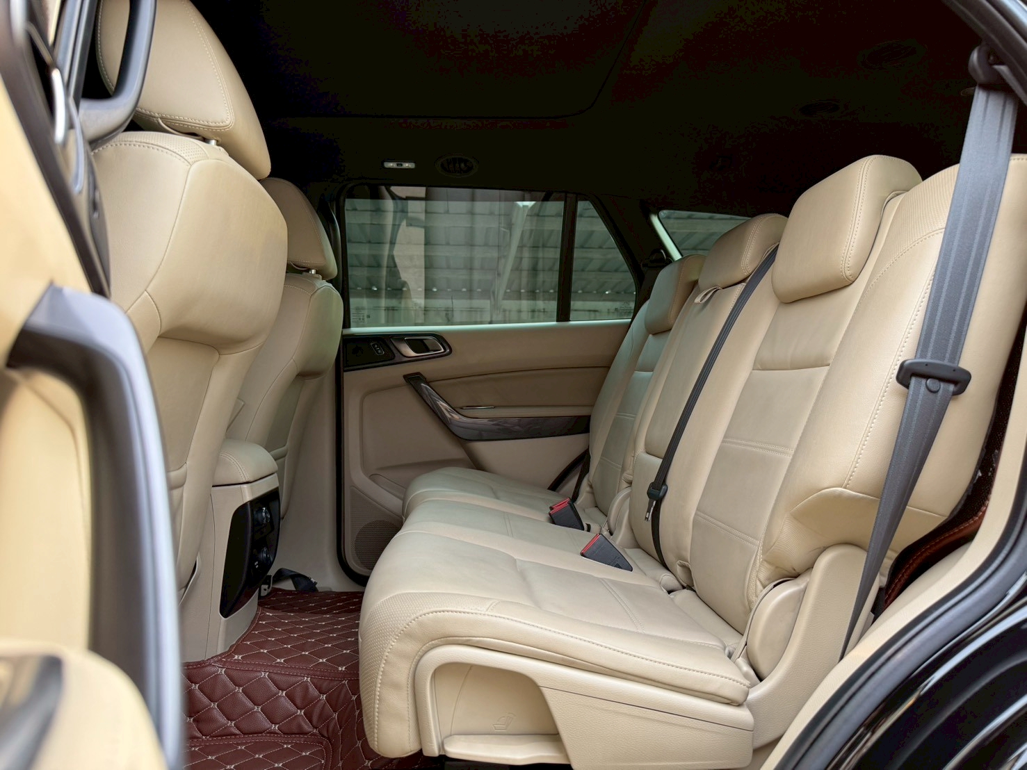 FORD EVEREST 2.2 Titaniam Plus Sunroof ปี 2017 - Image 11