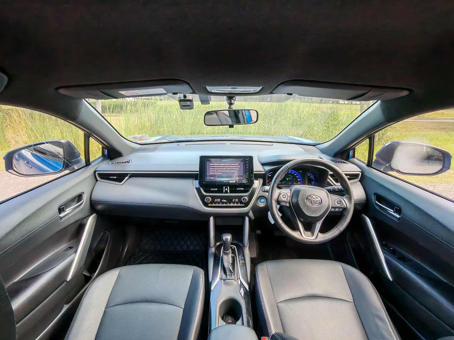 TOYOTA COROLLA CROSS 1.8 HYBRID PREMIUM ปี 2021 - Image 12