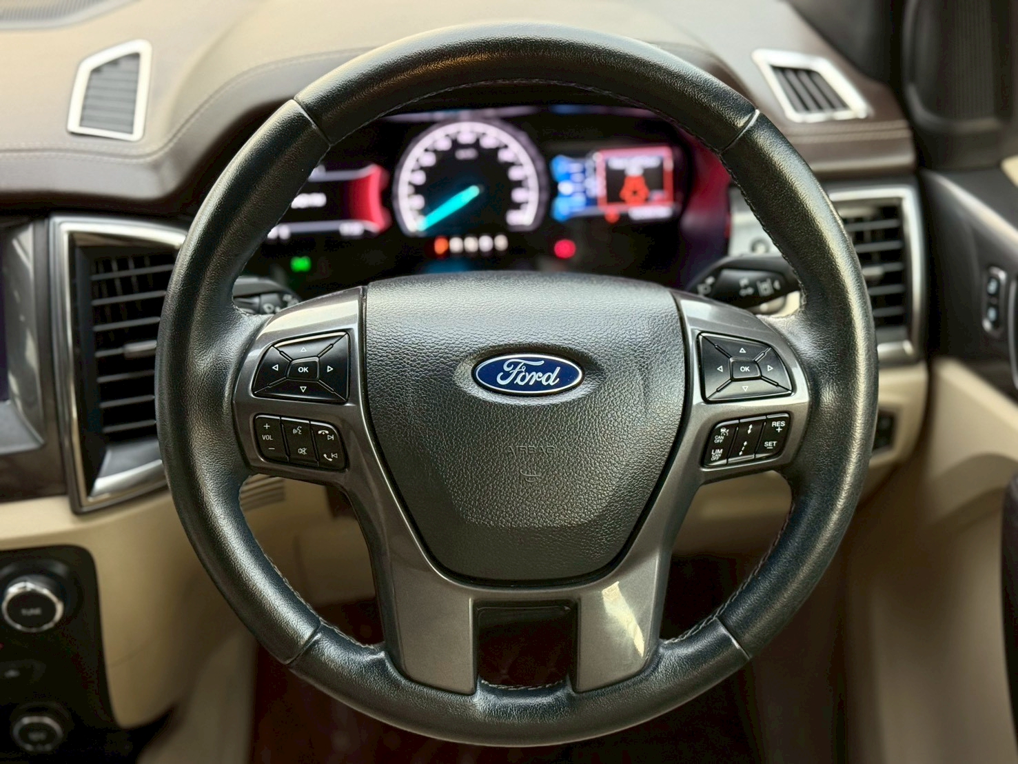 FORD EVEREST 2.2 Titaniam Plus Sunroof ปี 2017 - Image 13