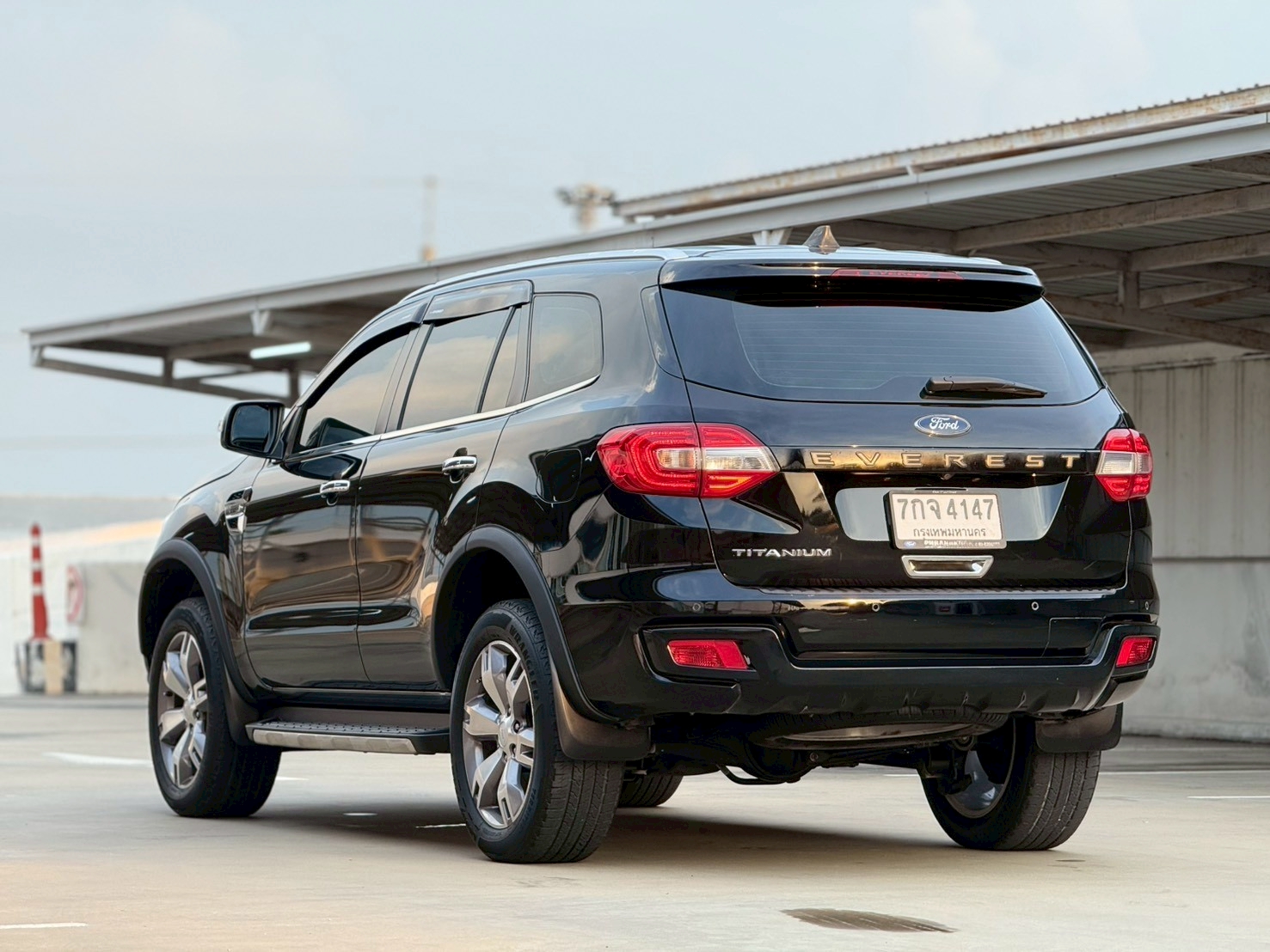 FORD EVEREST 2.2 Titaniam Plus Sunroof ปี 2017 - Image 7
