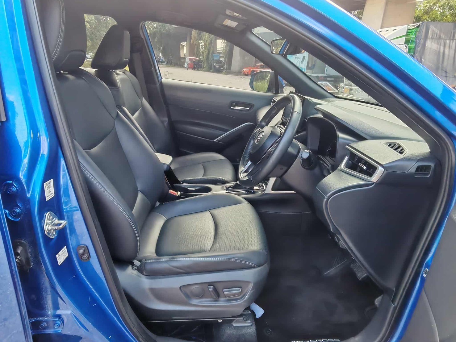 TOYOTA COROLLA CROSS 1.8 HYBRID PREMIUM ปี 2021 - Image 8